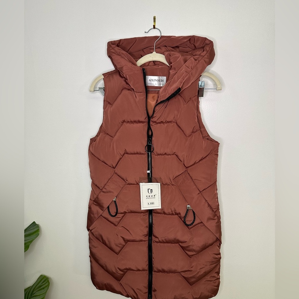 NEW Long Hooded Puffer Vest With Faux Leather zipper Pulls sz Small